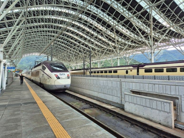 Gyeongju Station (KTX) VIP Protocol — Train-Side Greeting and Hotel Transfer